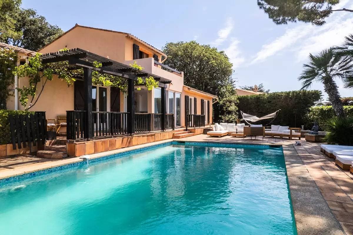 Villa 5 Schlafzimmer, Sauna, Schwimmbad und Meerblick. 1