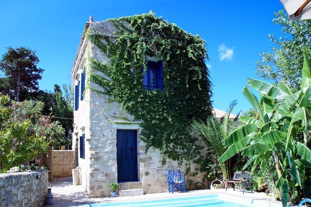 ★ Only for 2 ★ cosy stone villa, totally private, pool, near sea, WiFi, parking 1