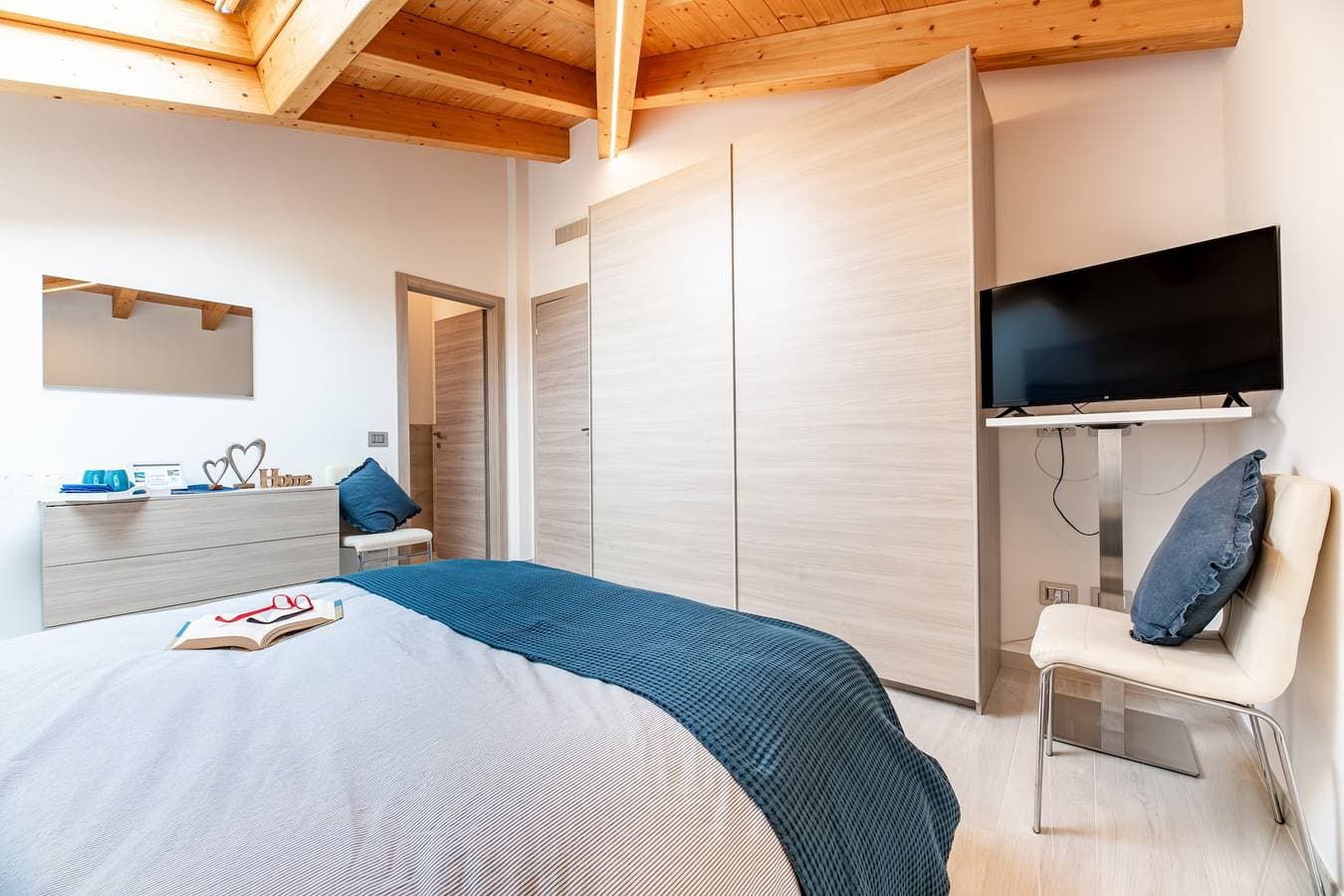 Foto 9 von 28: Zimmer 'Elena' mit Gemeinschaftspool, WLAN und Klimaanlage
