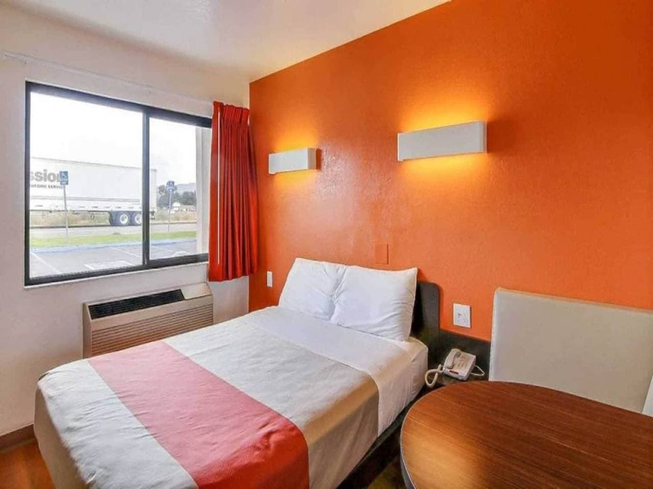 Foto 13 von 36: Geräumiges Zimmer mit 1 Kingsize-Bett