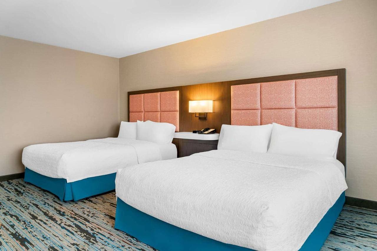 Foto 8 von 9: Queen Room with Two Queen Beds - Mobility and Hearing Access/Non-Smoking