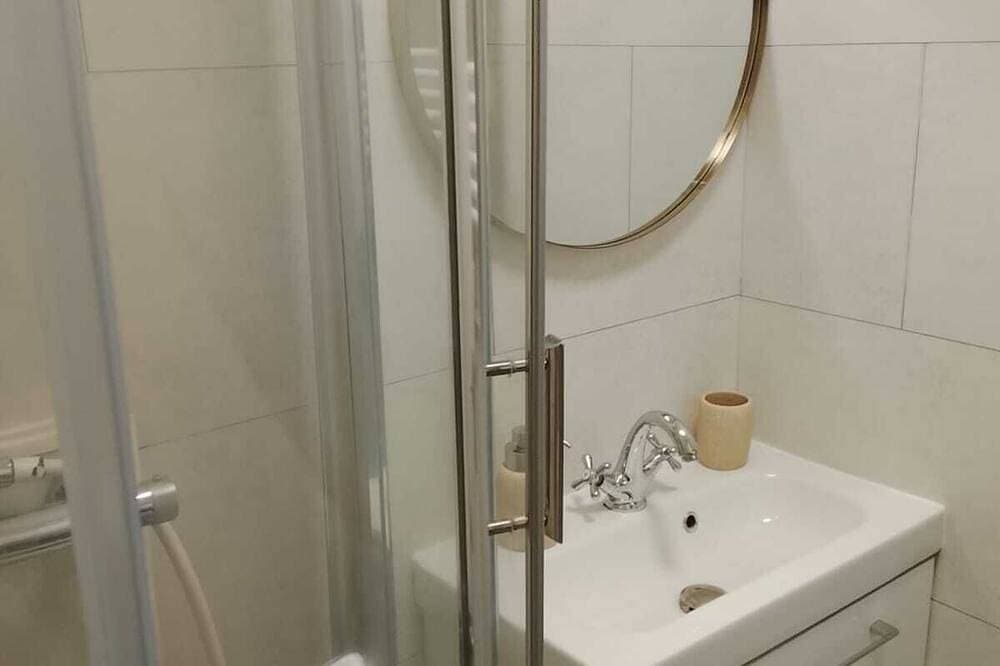 Foto 6 von 18: 2-Bedroom Apartment \"Nid Serein,\" with a garden, parking, everything within walking distance, near downtown, the harbor, and the beach