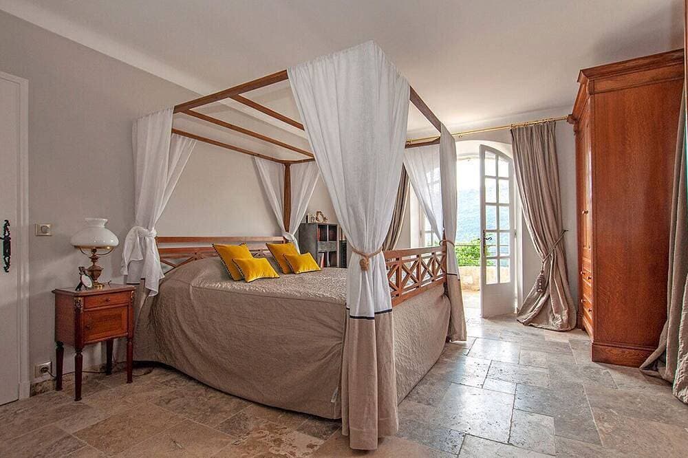 Foto 3 von 30: Luxuriöse Villa mit 6 Schlafzimmern in Le Bar sur Loup mit beheiztem Pool und hervorragender Aussicht