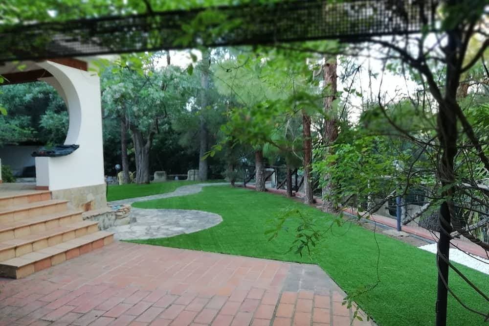 Foto 8 von 30: Unabhängige Villa mit exklusivem Grundstück Garten
