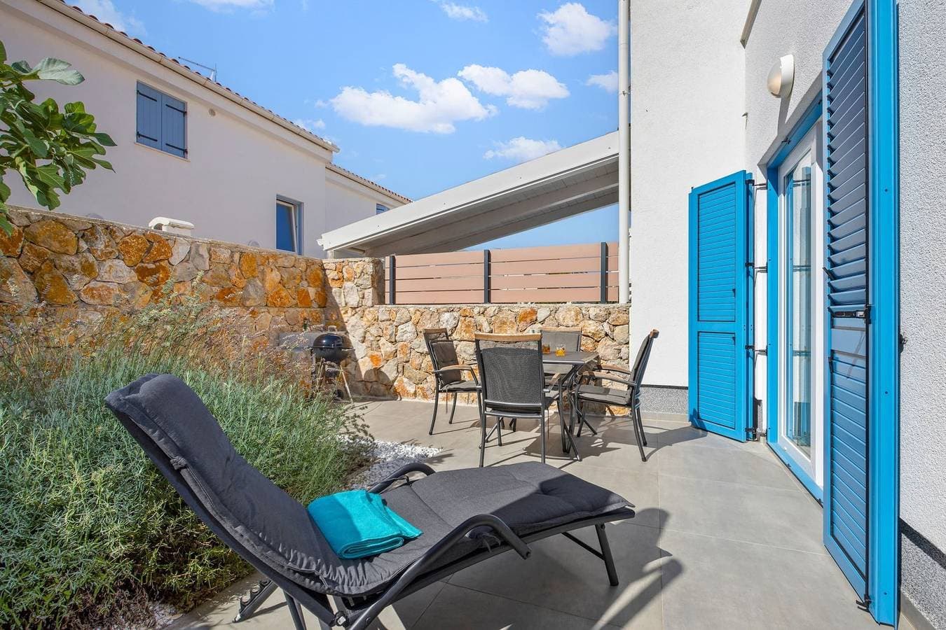 Apartment Sunshine Cres with Terrace 1