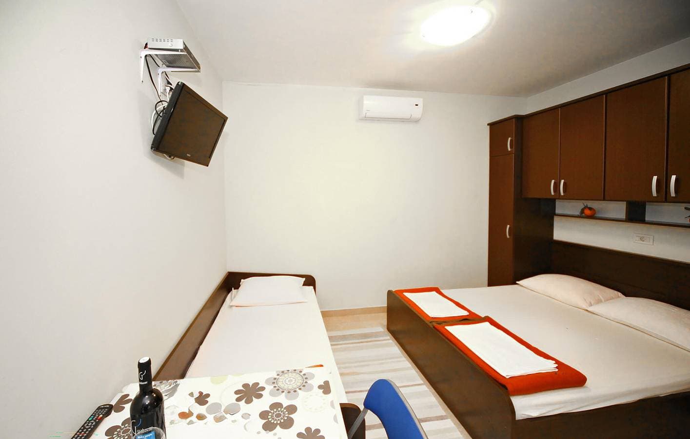 Foto 8 von 15: Apartment mit Meerblick, Terrasse, WLAN, Klimaanlage und Parkplatz