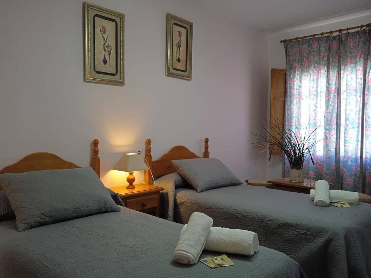 Foto 12 von 21: Double Room with Shared Bathroom