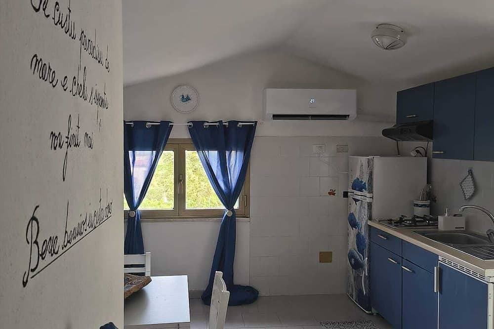 Foto 10 von 13: Budoni: A Stunning Villa Surrounded by Greenery Overlooking the Sea