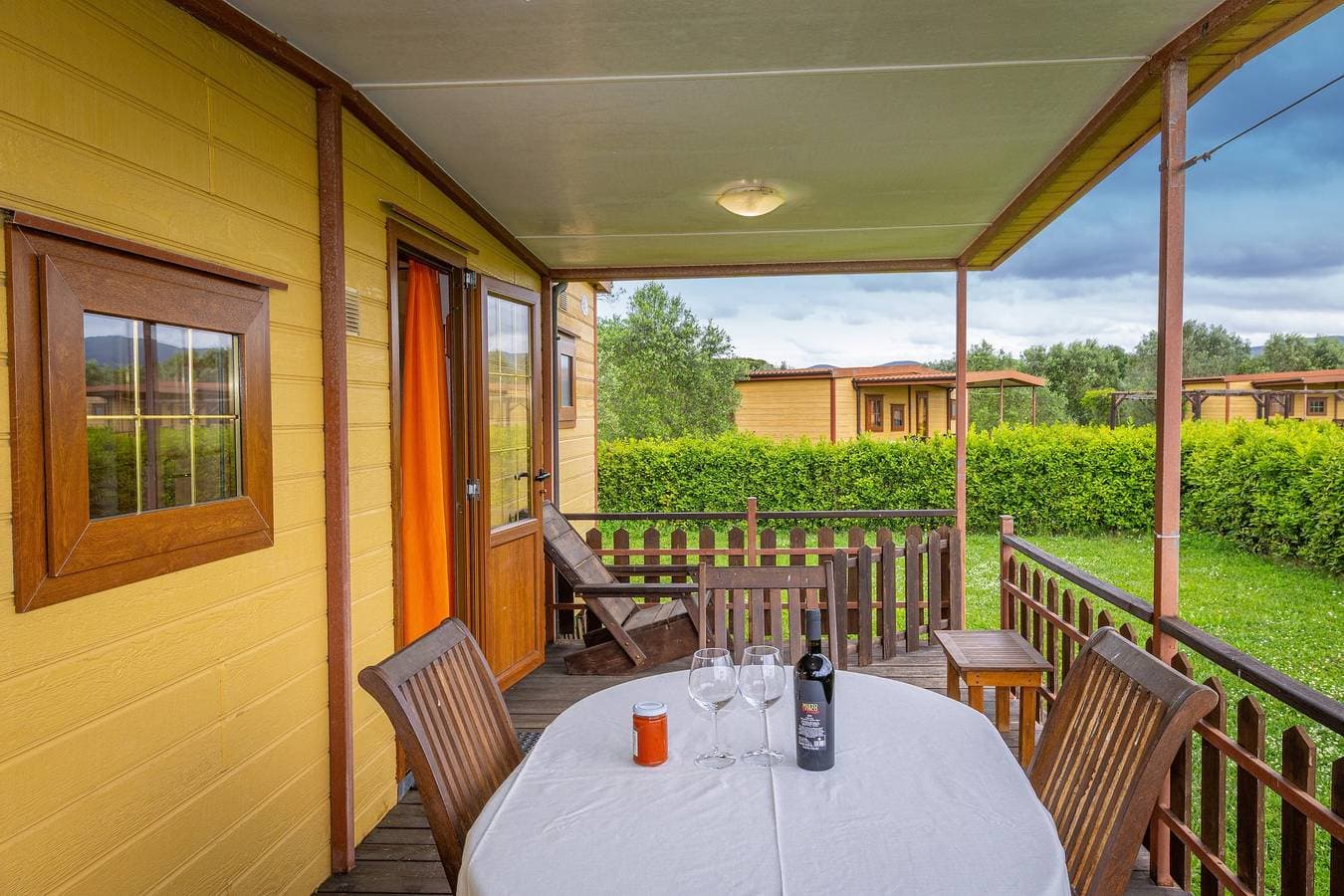 Foto 6 von 29: Bungalow 'Stella 2' mit Gemeinschaftspool, privater Terrasse und Klimaanlage