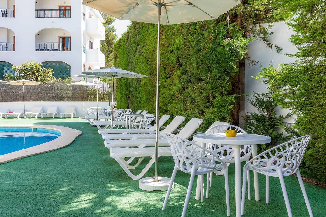 Foto 11 von 47: Strandnahes Apartment mit Zugang zum Pool, einer privaten Terrasse, Klimaanlage und WLAN