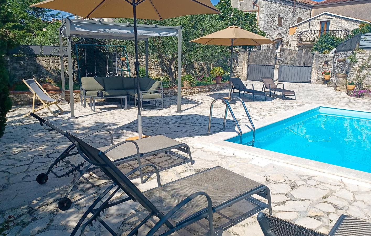 Foto 8 von 43: Ferienwohnung mit Meerblick, Pool, Terrasse und WLAN in der Nähe von Barban