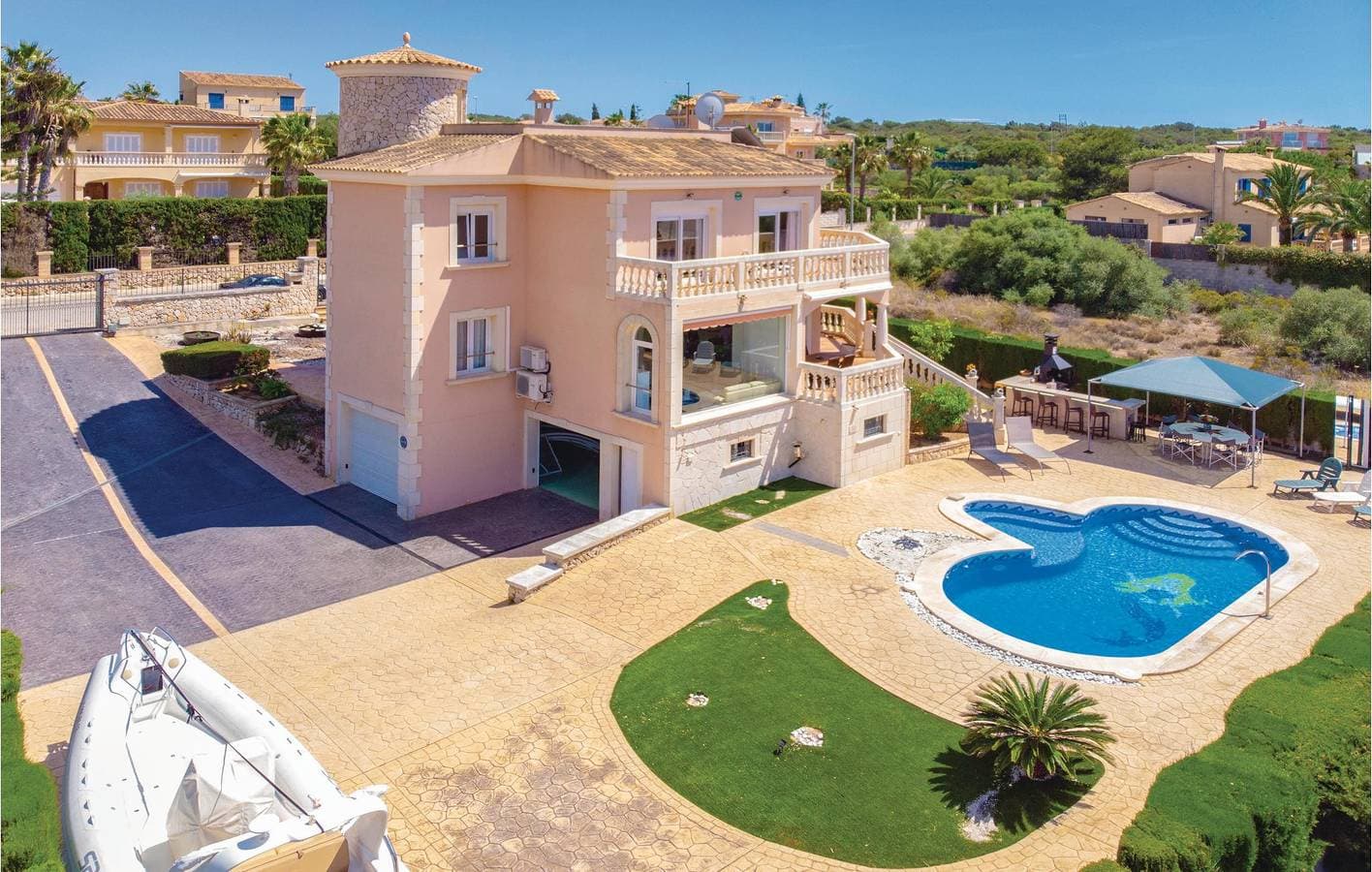 Foto 4 von 46: Apartment mit Meerblick, Pool und Küche