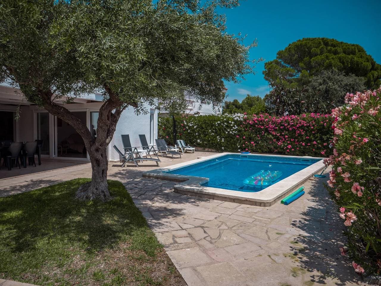 Foto 2 von 23: Einstöckige Villa mit privatem Garten in Spanien