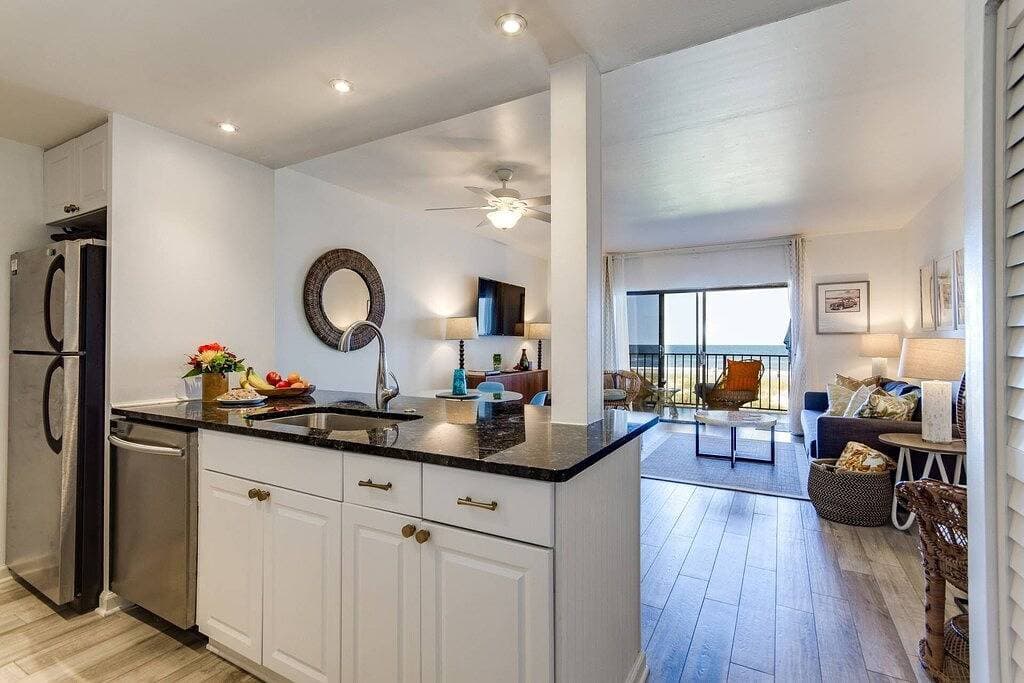 Foto 4 von 49: Oceanfront 1Br Condo | Private Balcony, Direct Beach Access, Sleeps 4