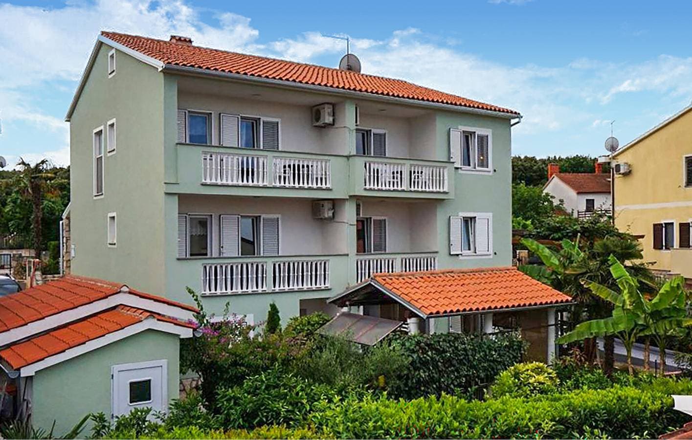 Gemütliche Ferienwohnung mit Terrasse, Klimaanlage und WLAN in der Nähe des Strandes Havajka 1