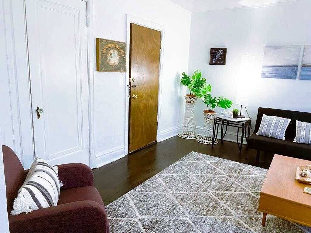 6649 1E | Garden Style Studio Near Forest Park 1
