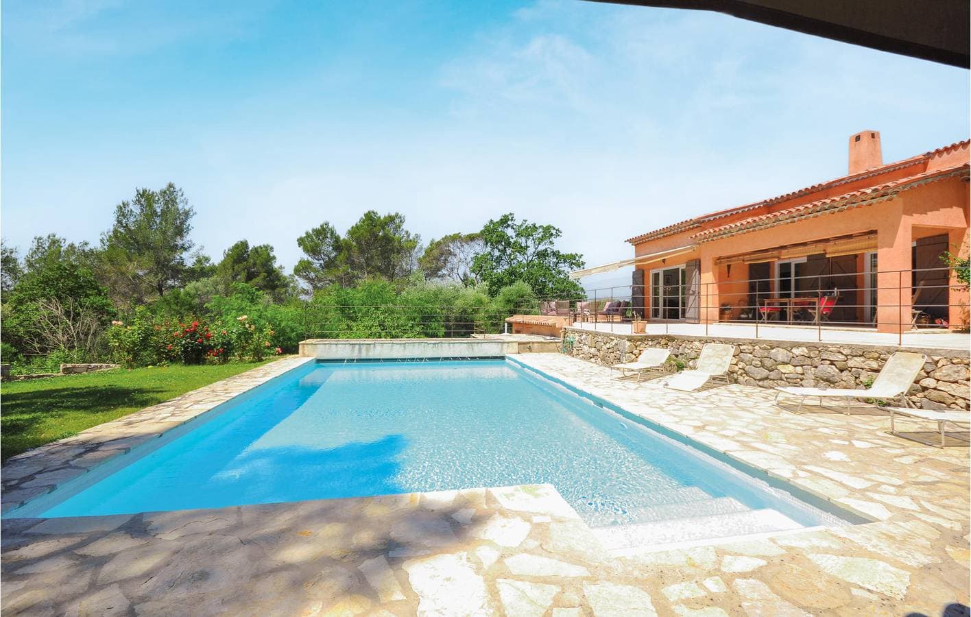 Foto 8 von 27: 180qm Wohnung: Parkplatz, Pool, Terrasse, Fluss 2,5km