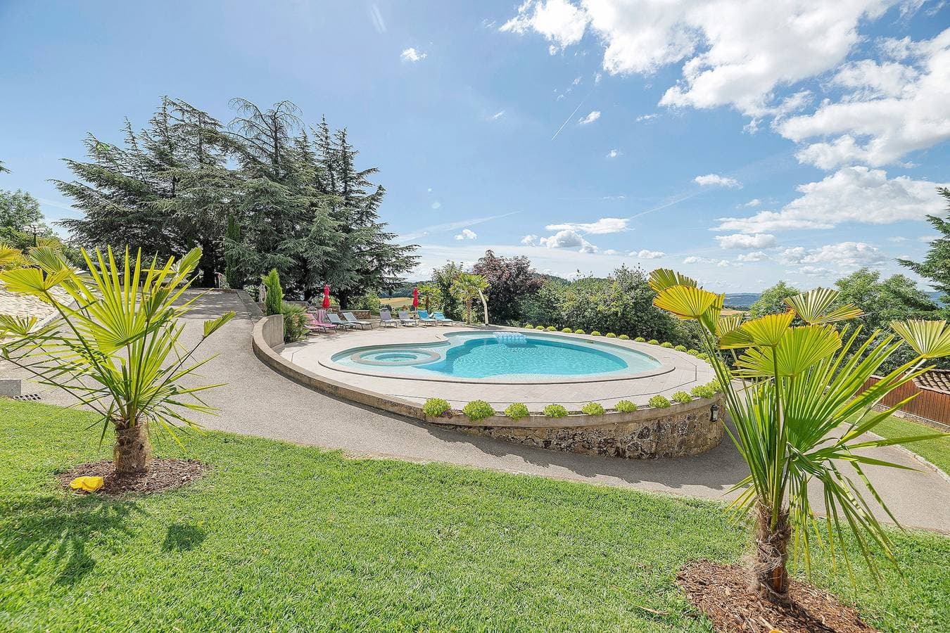 Foto 13 von 24: Ferienhaus „Bergerie am Domaine de Cabu“ mit Bergblick, Gemeinschaftspool und WLAN