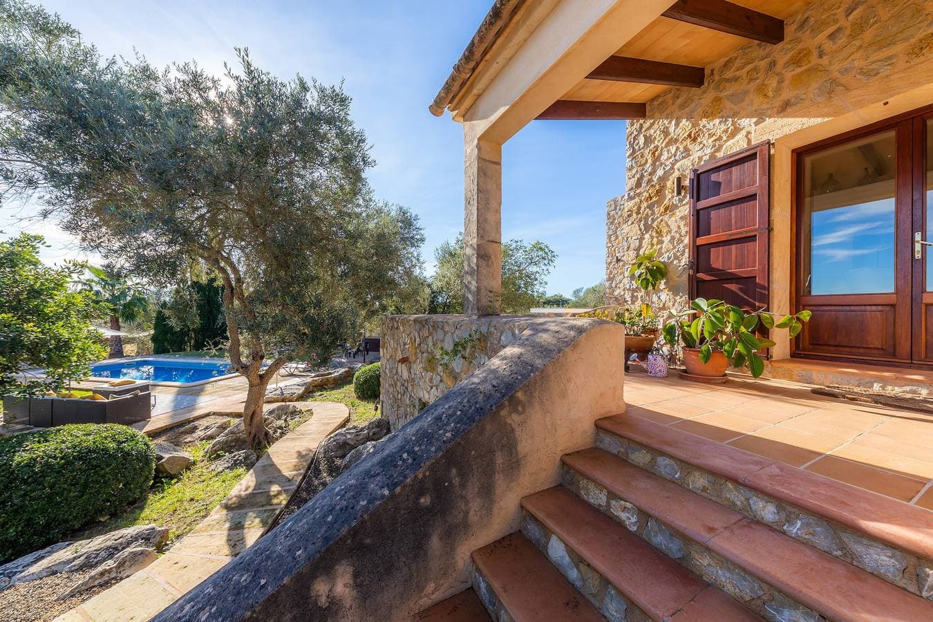 Foto 7 von 33: Romantische Naturstein-Finca mit Pool, Garten, Dachterrasse und WLAN