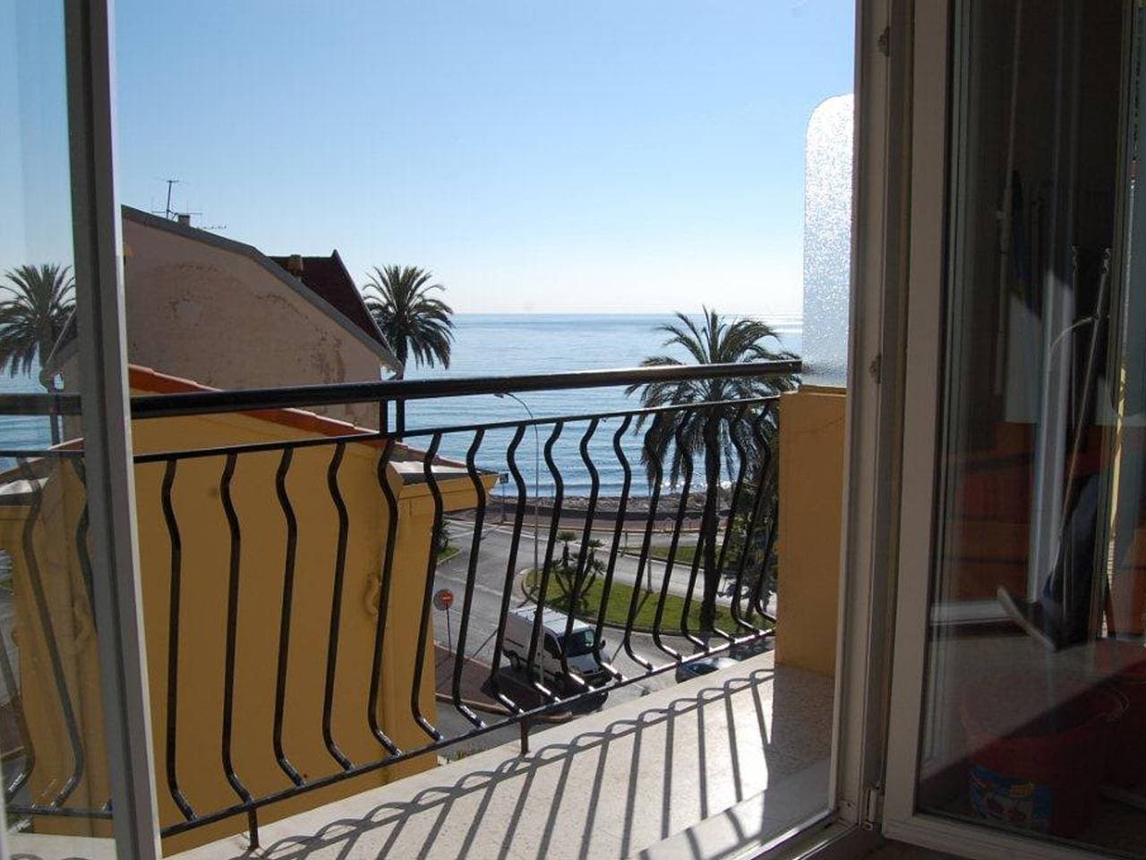 Foto 8 von 19: Modernes Studio mit Klimaanlage, Balkon und Meerblick