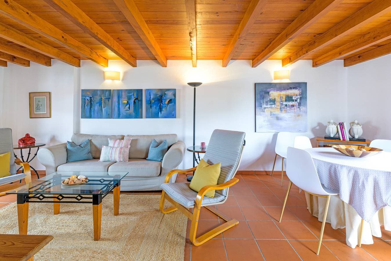 Foto 3 von 29: Villa 'Your Beachfront Escape Awaits' mit privater Terrasse, privatem Garten und WLAN