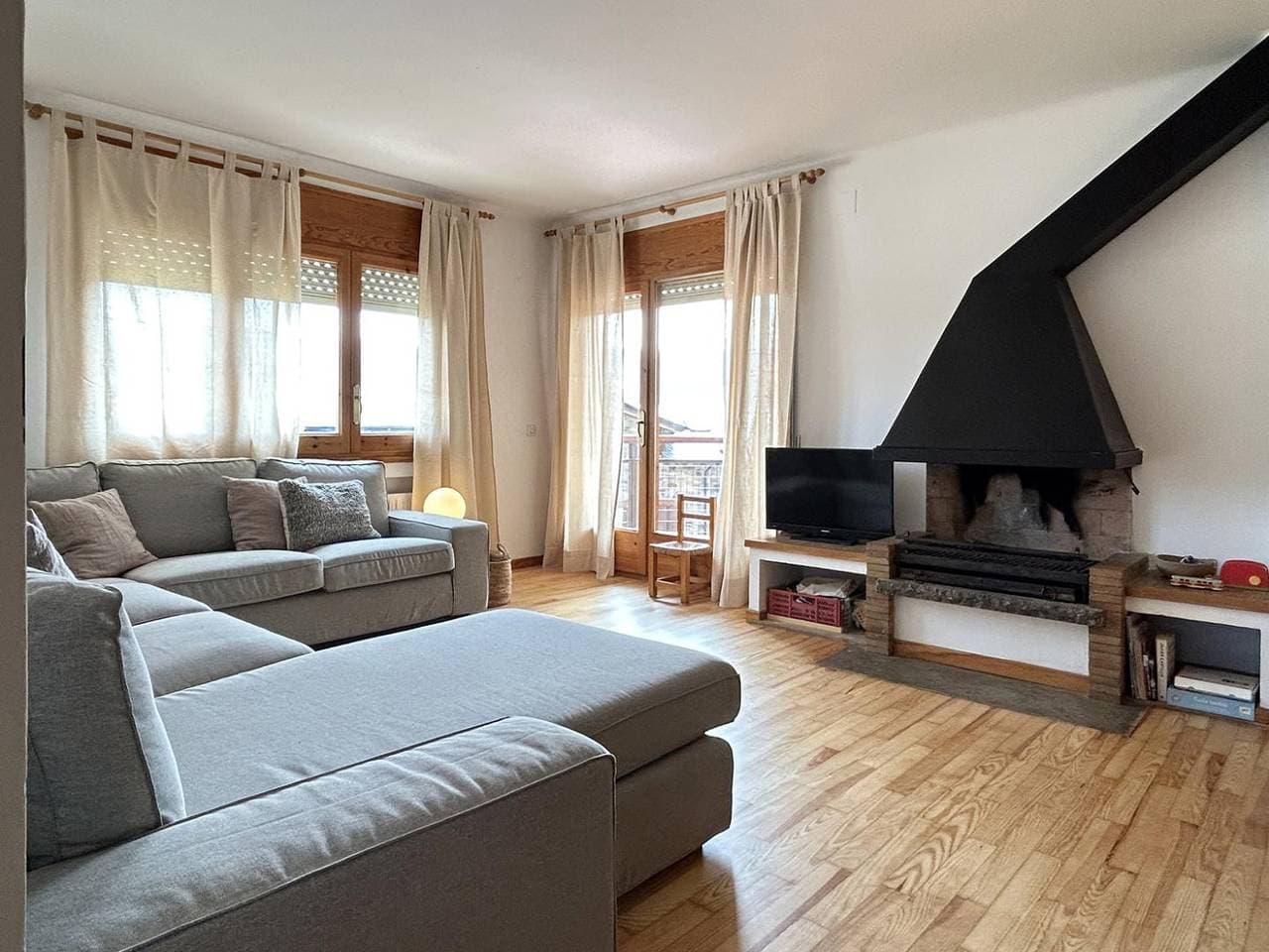 Foto 4 von 23: Apartment 3 rooms Center, Pool, Fireplace, Views & Wi-Fi