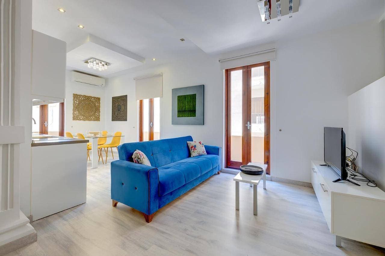 Stylish 2BR Apart, Steps Away from the Beach 1
