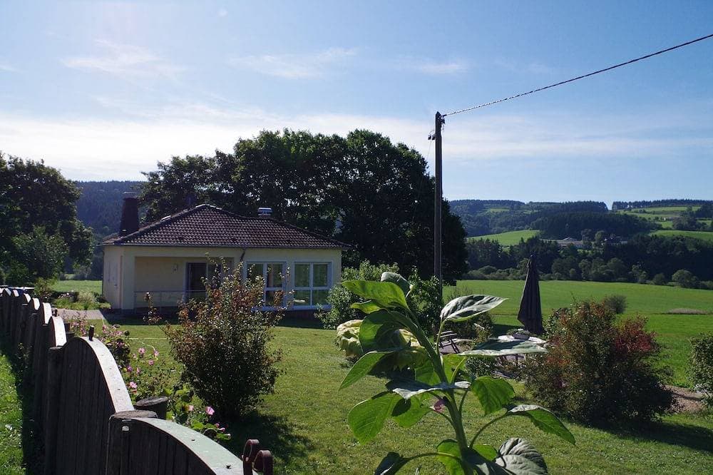 Ferienhaus mit großem Garten und herrlicher Aussicht 1