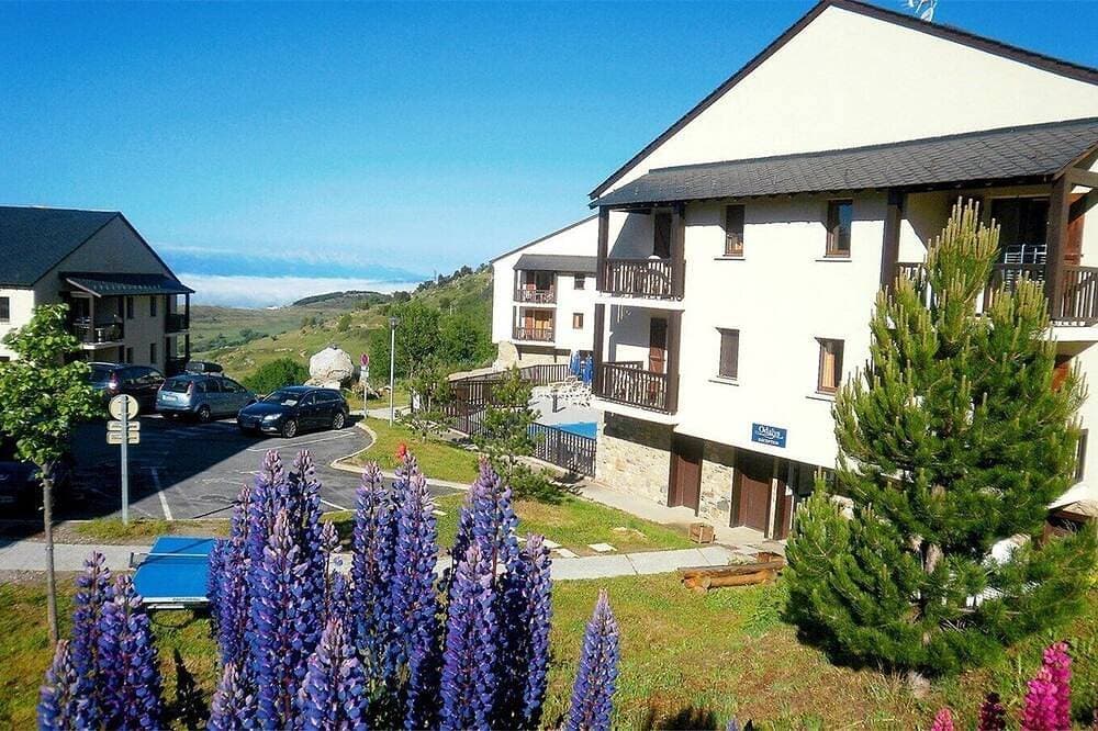Foto 4 von 11: Pleasant Font-Romeu Studio, warm and bright with mountain views