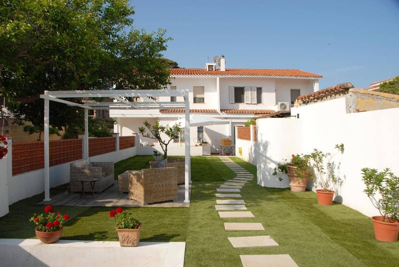 Residenza estiva con giardino vista mare Santa Lucia 1