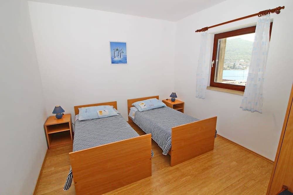 Foto 7 von 22: Apartment Classic Korčula - Apartment mit 2 Schlafzimmern, Terrasse und Meerblick