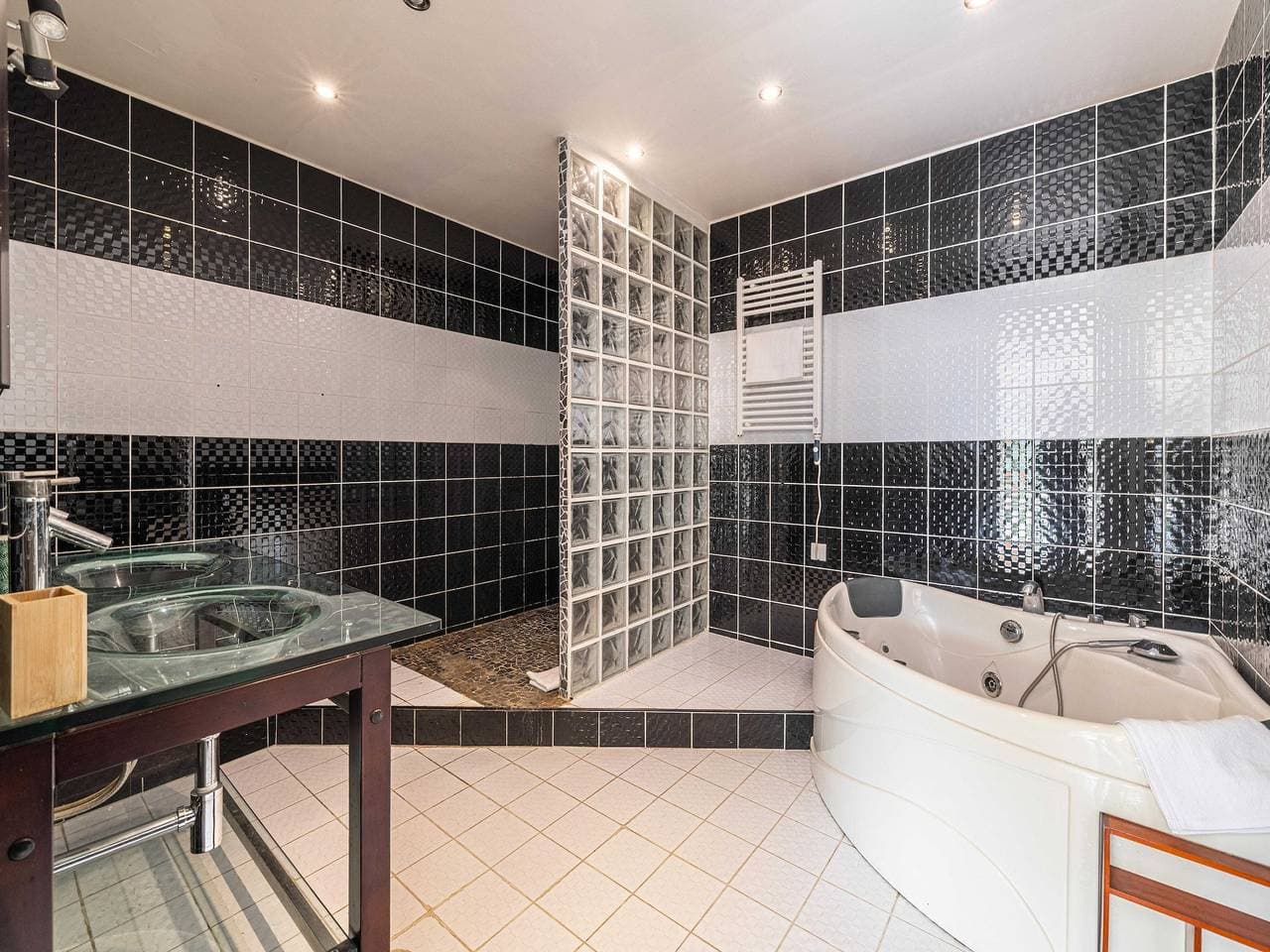 Foto 5 von 24: A/C Haus 4Br/10P mit Pool – 40 Minuten von Cannes