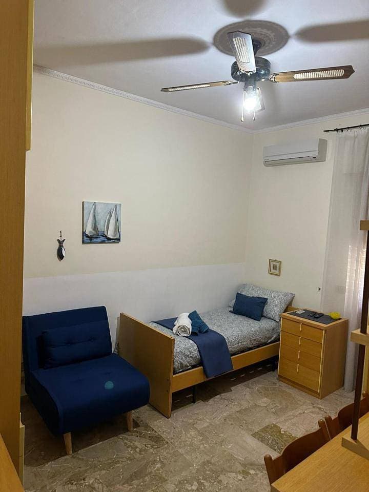 Foto 6 von 14: Triple Room with Shared Bathroom