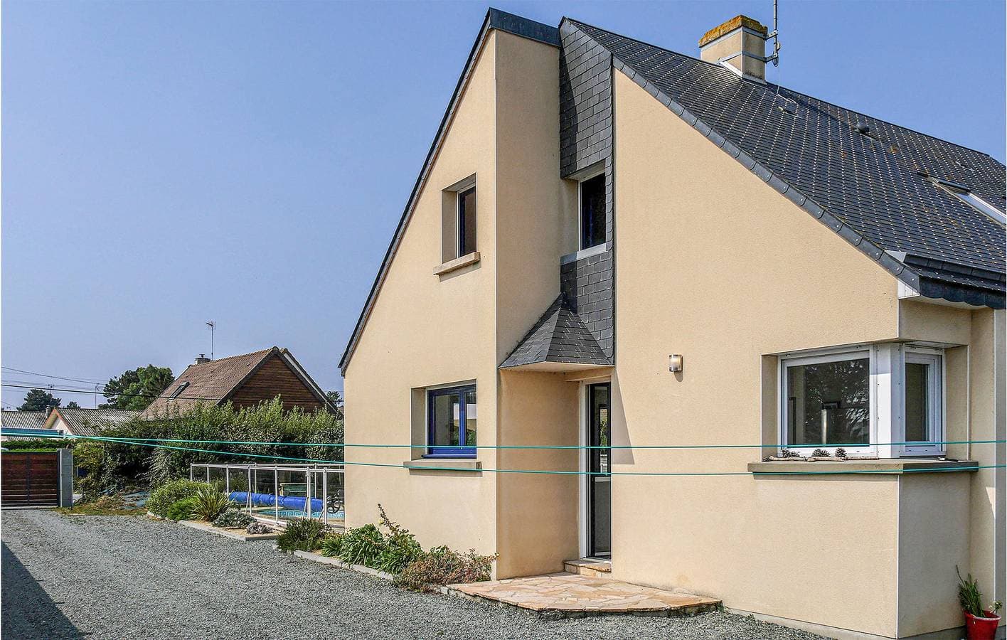 Foto 3 von 40: Schmuckstück am Strand: 100 qm Wohnung mit Parkplatz, Pool und Garten
