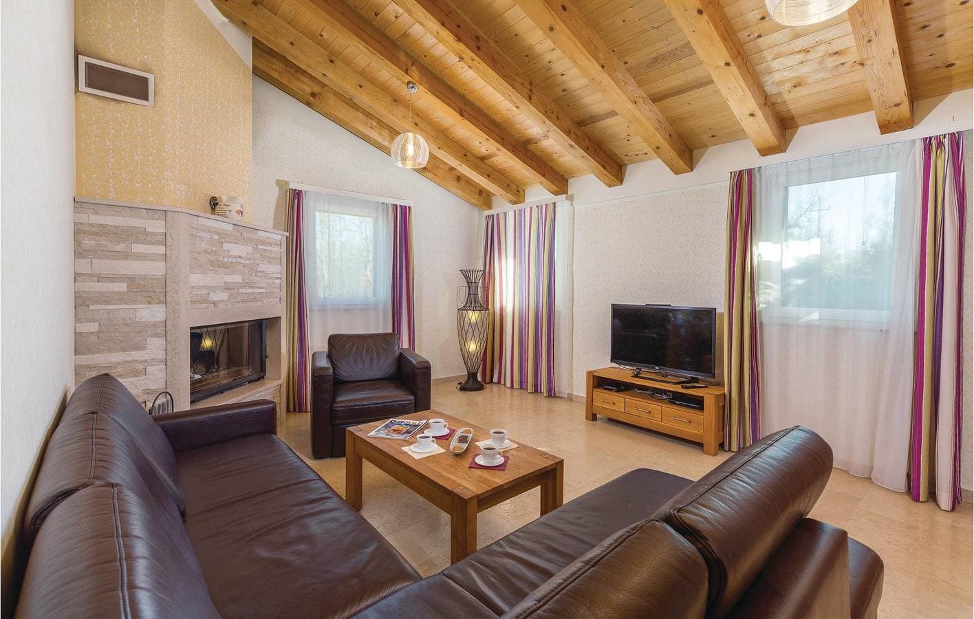 Foto 5 von 48: Geräumige 2-Zimmer-Ferienwohnung mit Pool, WLAN, Klimaanlage und Parkplatz