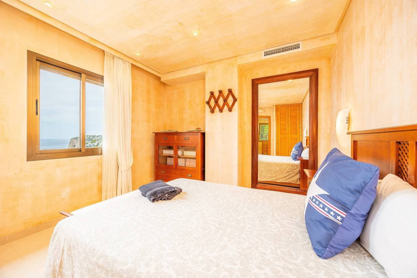Foto 12 von 45: Villa "Cala Llamp" mit Panoramablick auf das Meer