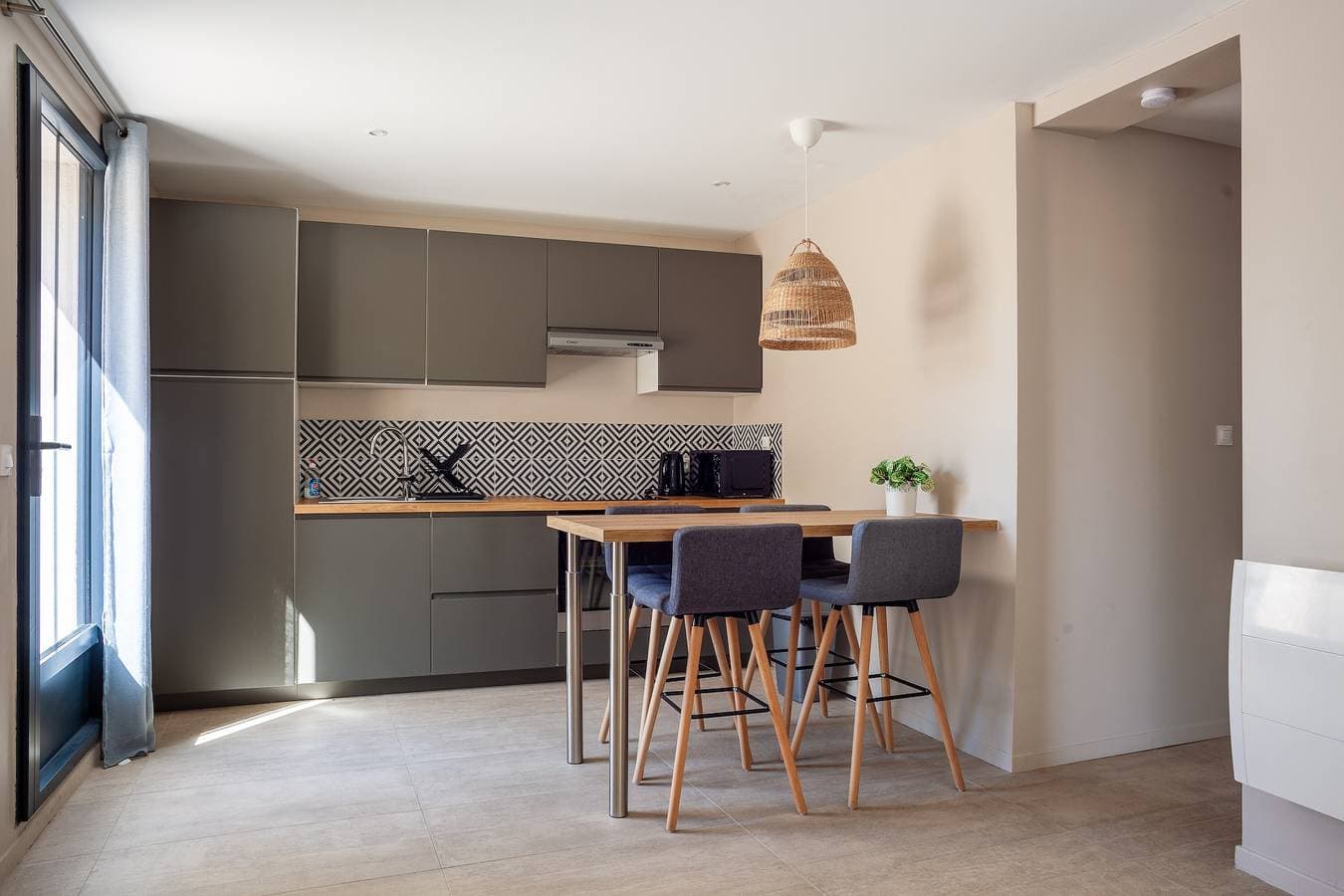 Foto 8 von 19: Ferienwohnung 'Cocon Avec Piscine Et Jardin' mit Gemeinschaftspool, privater Terrasse und WLAN