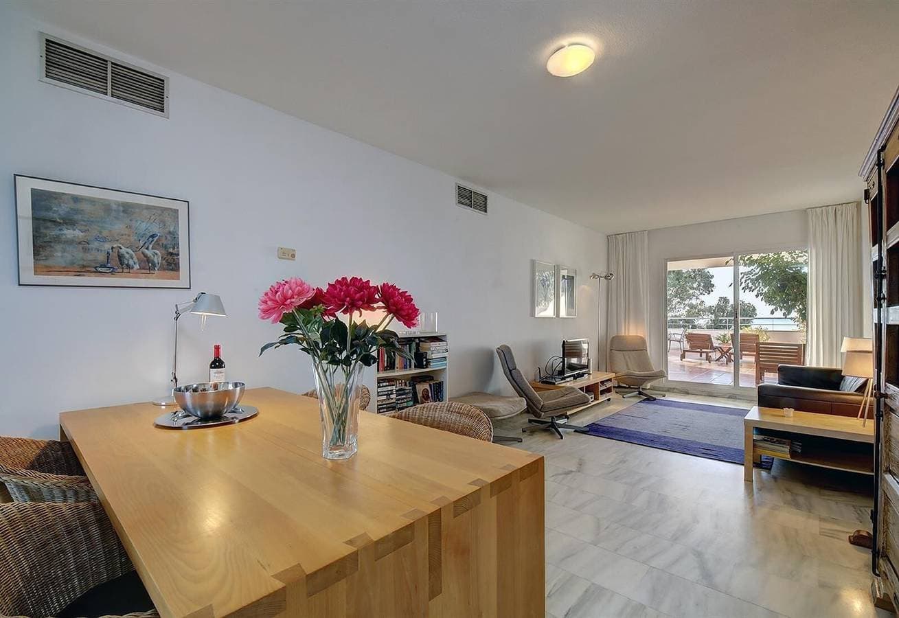 Foto 7 von 32: Ferienwohnung "Boulevard 305" mit Meerblick, Pool, WLAN, Balkon, Terrasse & Garten