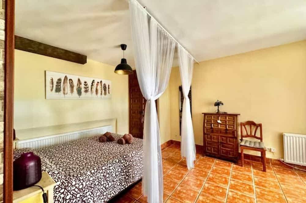 Foto 8 von 29: Pedriza-la casa de Galapagar, charming lodging, terrace and garden view
