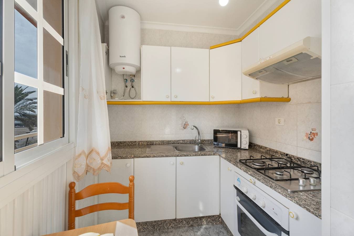 Foto 8 von 23: Ferienwohnung 'Carmenza' mit Meerblick, Balkon und WLAN