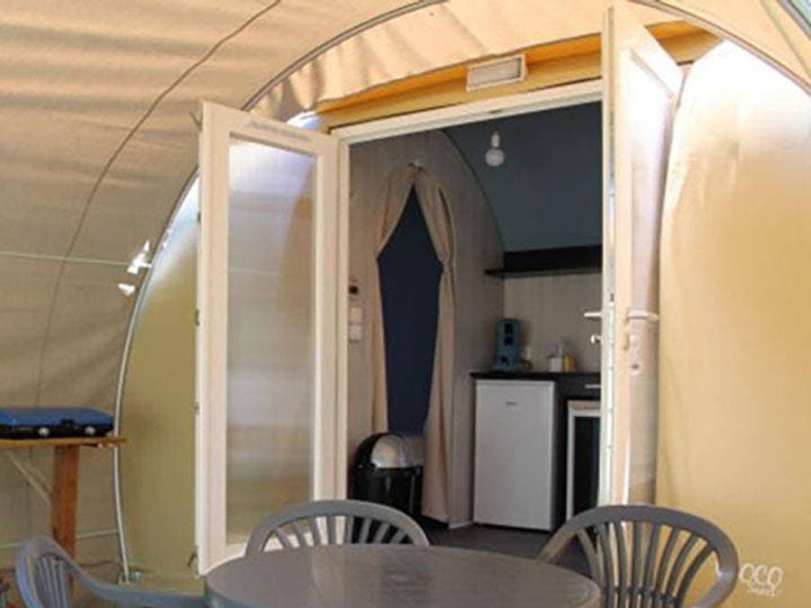 Foto 9 von 32: Camping Les Flots-Atlantique Village 2  - Bungalowzelt 4 personen - Coco Sweet| Ungewöhnlich