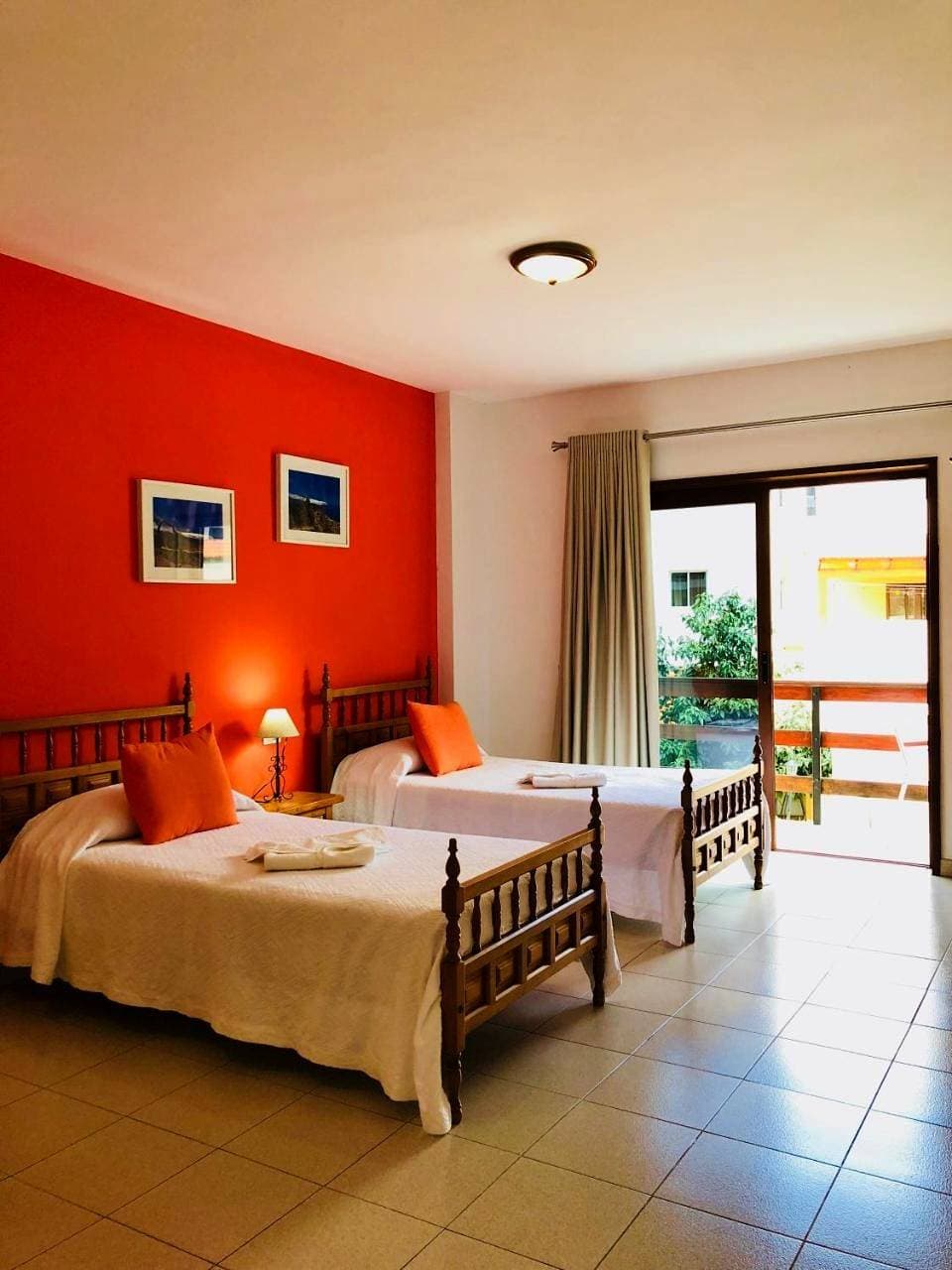 Foto 6 von 38: Ferienwohnung für 10 Personen mit Garten