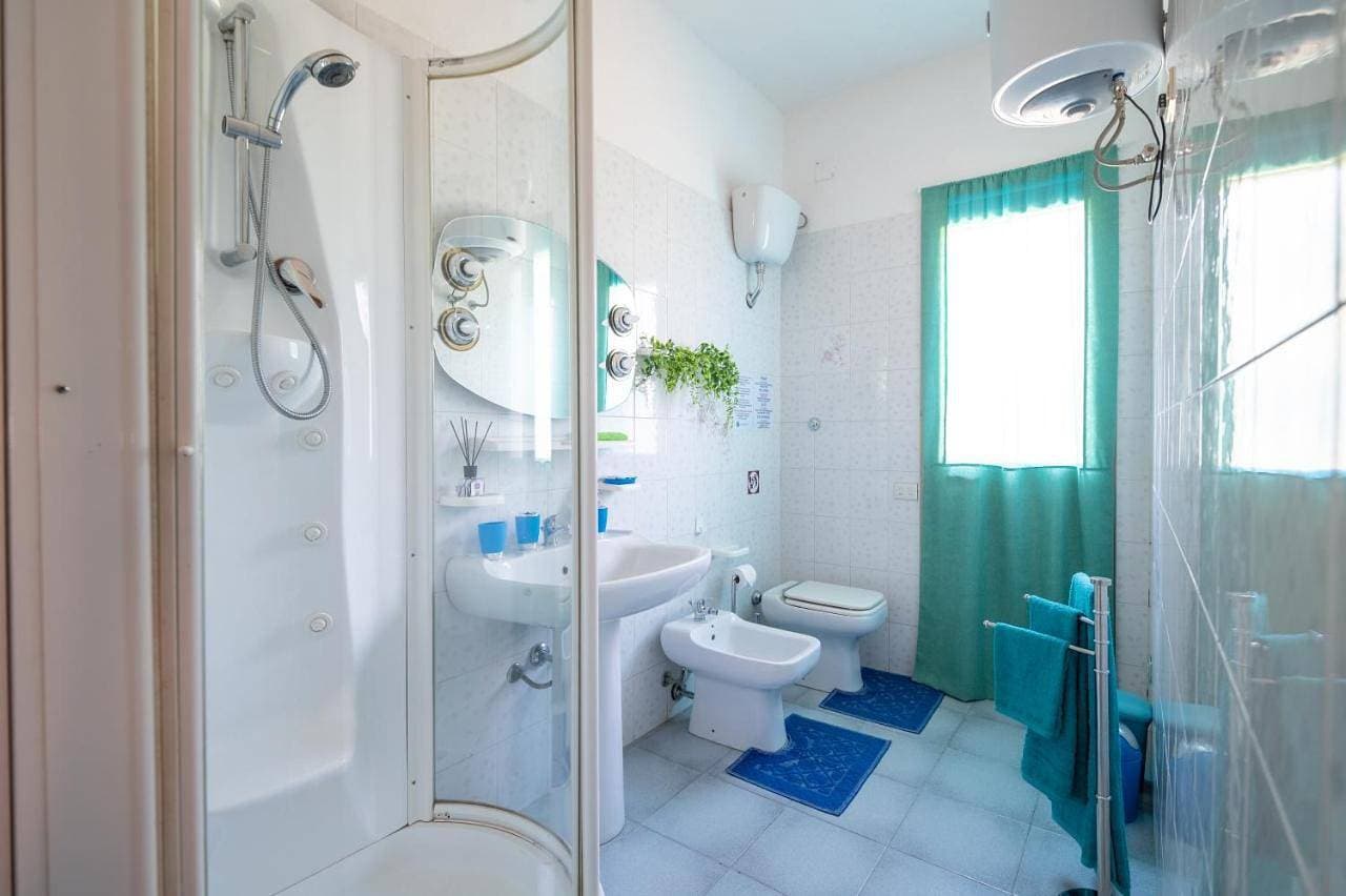 Foto 6 von 21: Double Room with Shared Bathroom