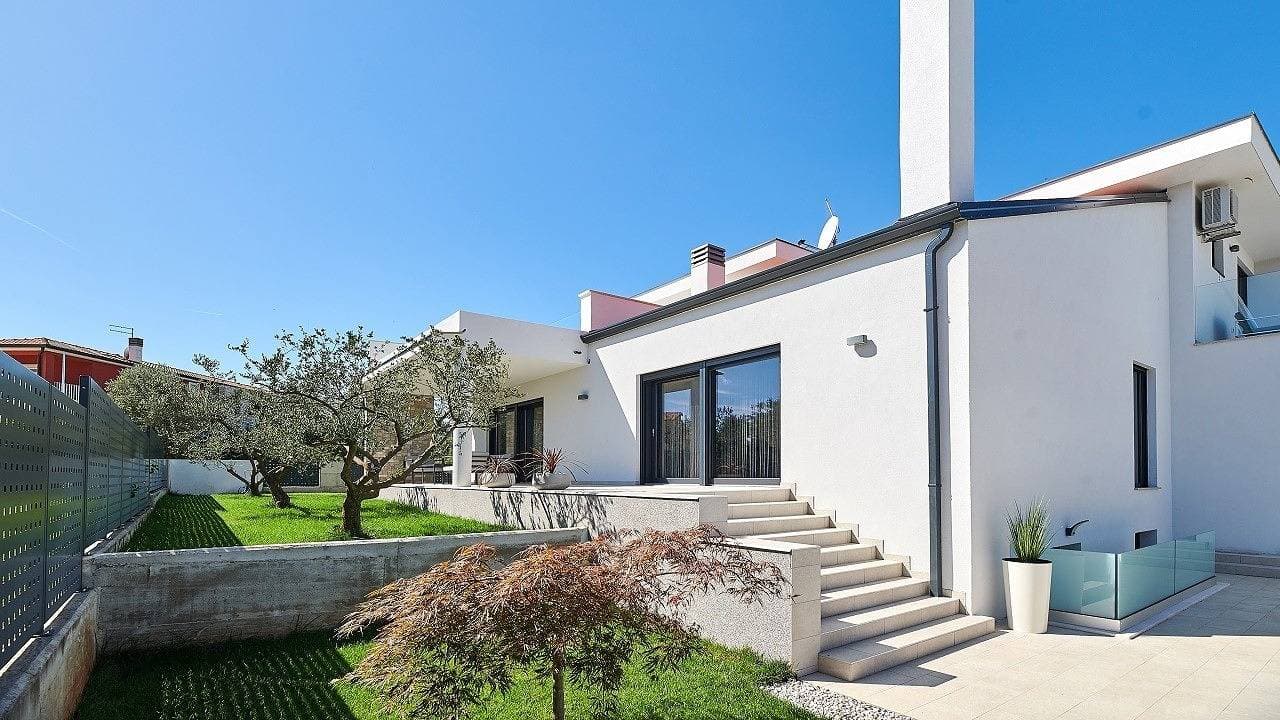 Foto 3 von 40: Elegante Villa Dolcea mit Swimmingpool