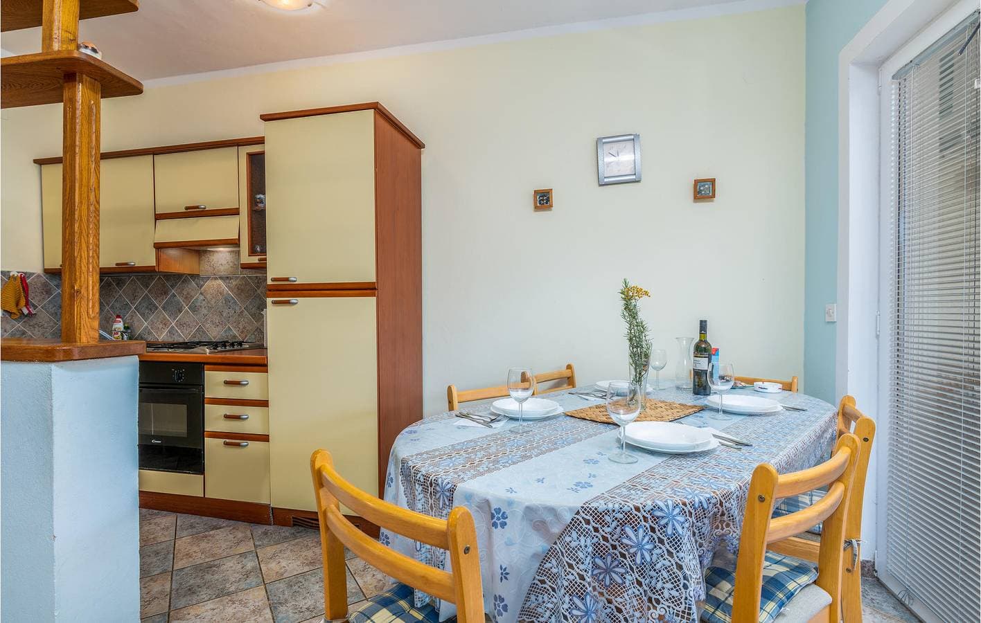 Foto 12 von 29: Gemütliche 1-Zimmer-Wohnung mit Terrasse, 1 km vom Strand von Jert entfernt
