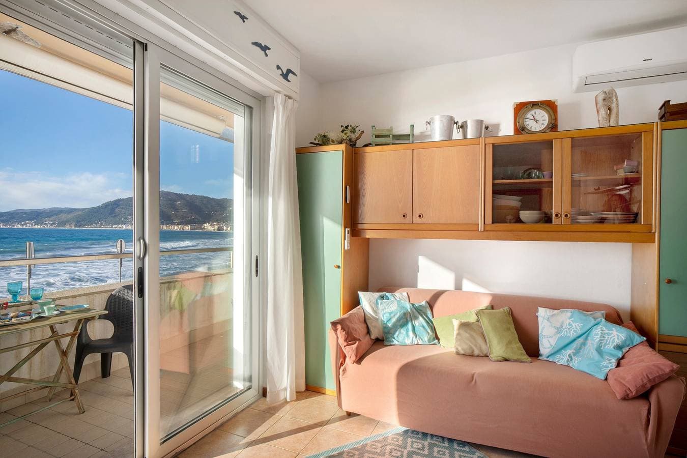 Foto 2 von 21: Ferienwohnung 'Cadorna Fronte Mare' mit Meerblick, Wi-Fi und Klimaanlage