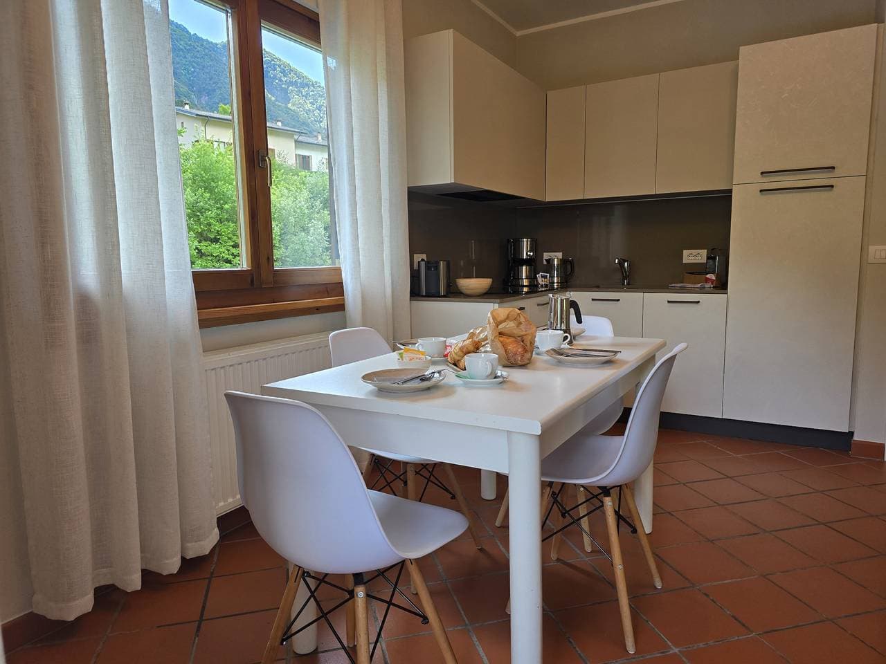 Foto 10 von 16: Ferienwohnung für 4 Personen mit Seeblick