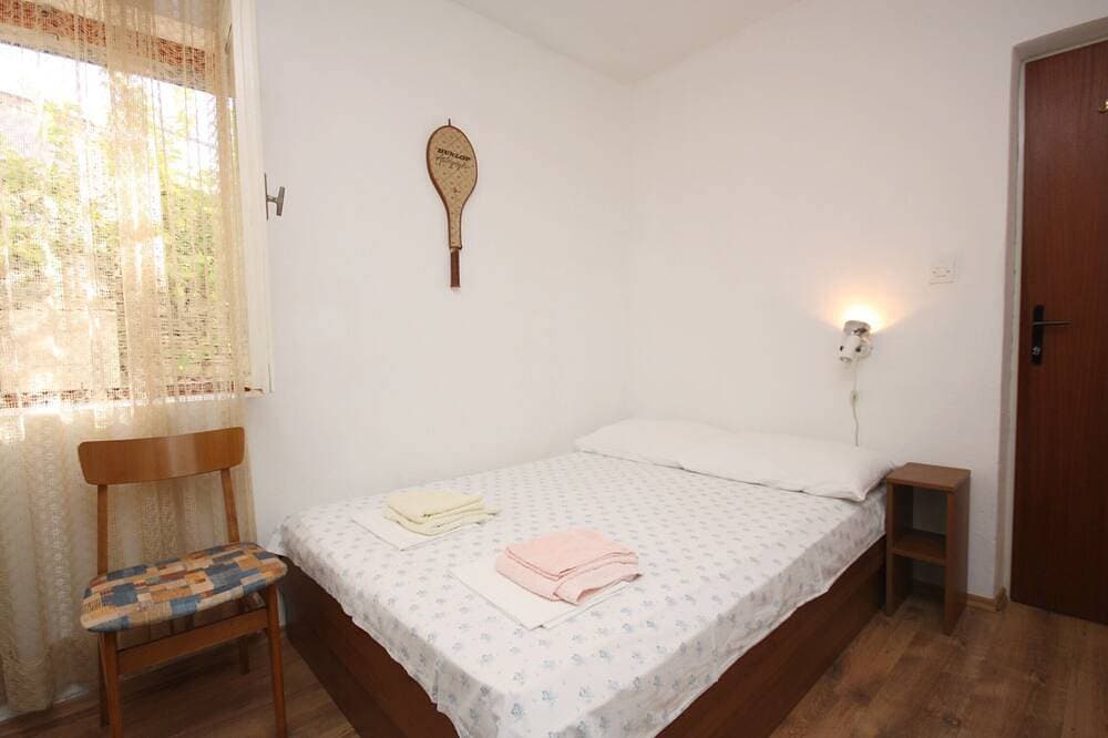 Foto 2 von 13: 2-Zimmer-Ferienwohnung mit Balkon und Meerblick Maslinica, Solta