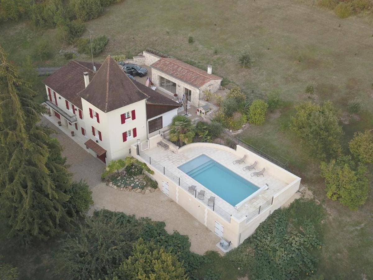 Foto 2 von 37: Five-Bedroom House
