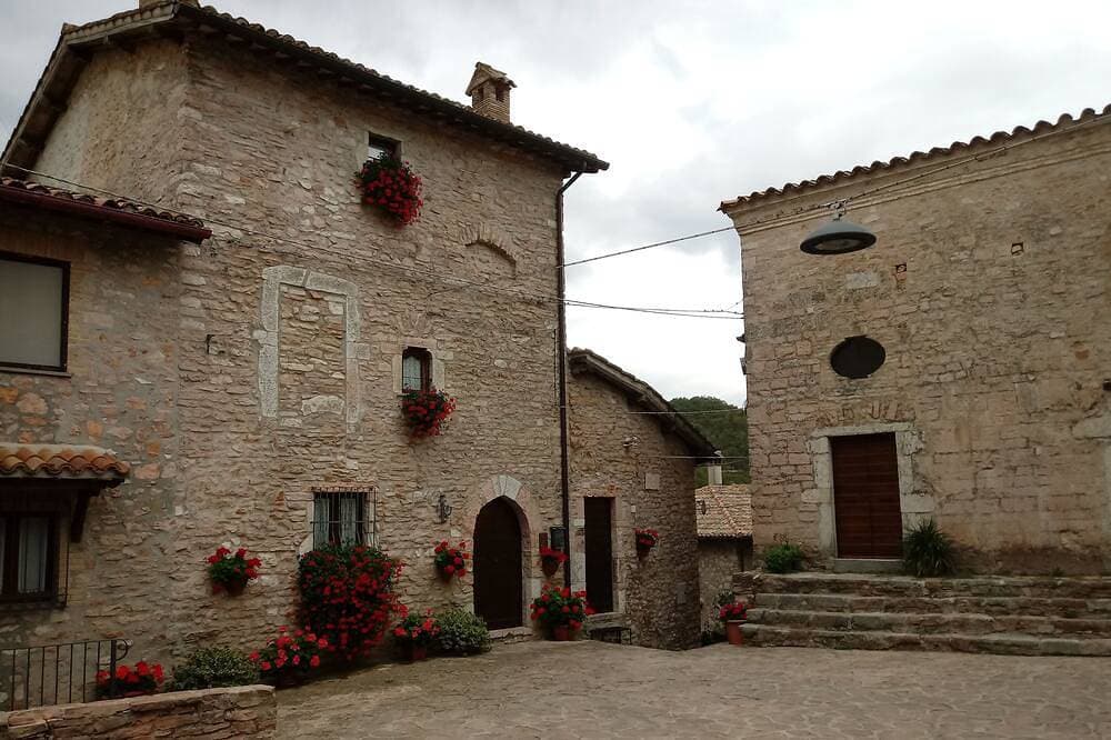 Casa La Torre im kleinen umbrischen Dorf Macerino 1